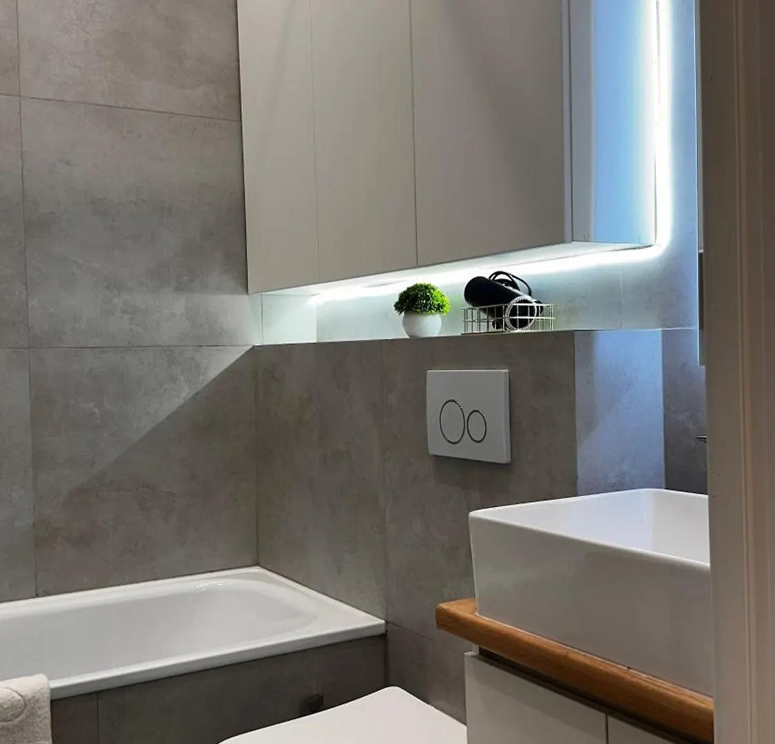 1 Bedroom Lux Apartment In Comfort City Residence Almatý